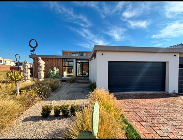 4 BEDROOM HOUSE FOR SALE IN SIX FOUNTAINS RESIDENTIAL ESTATE